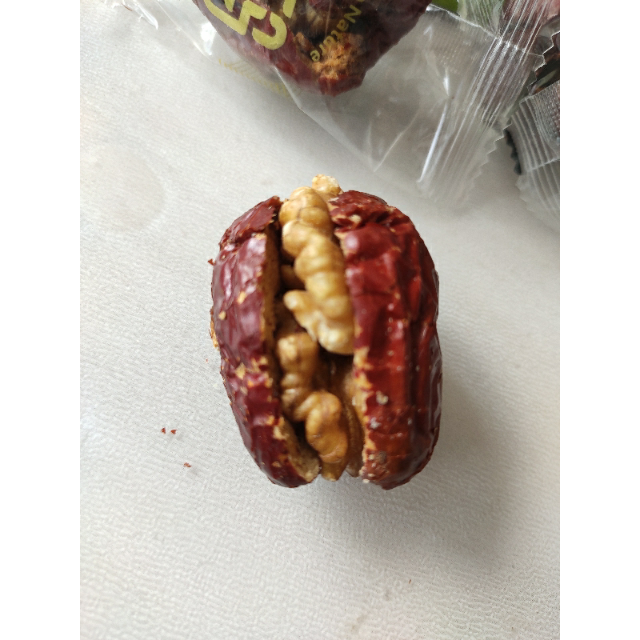 > 事农果密码系列新疆和田骏枣夹核桃夹心枣208g商品评价 > 肉大,口感