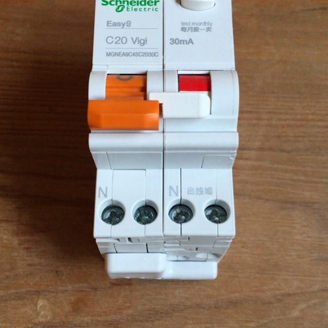 施耐德电气schneiderelectric漏电保护器e9系列1pn双进双出dpn20a带