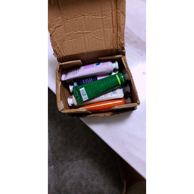 > 萃汇尔护手霜10支 滋润保湿补水防干裂迷你不油腻手霜(款式随机)