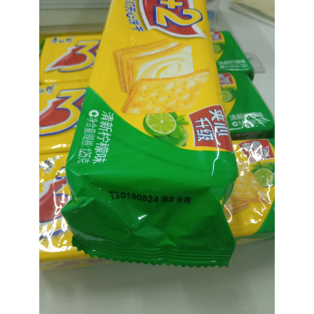 康师傅饼干32苏打夹心饼干清新柠檬125g4包办公室休闲食品早餐