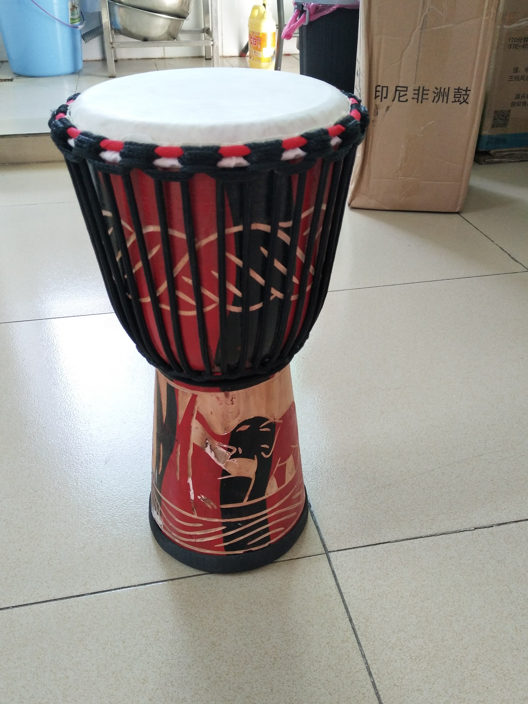 非洲鼓手鼓丽江标10寸手工雕刻整木掏空老山羊皮儿童幼儿园初学者成人