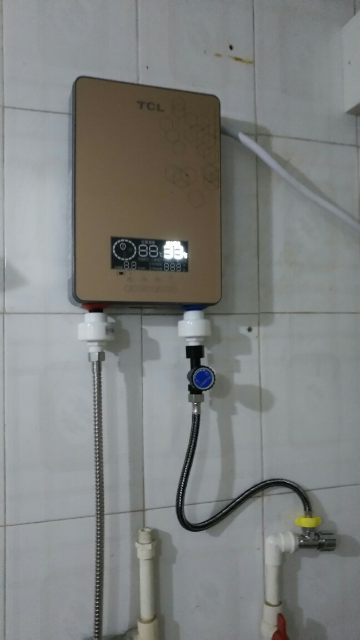 储水式热水器和即热式哪个好(储水式和即热式热水器哪种更省电)