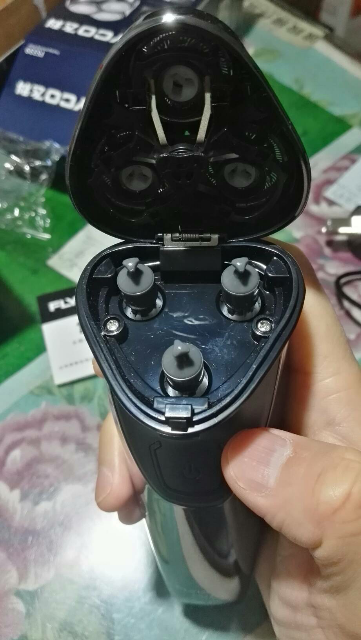 飞科(flyco)电动剃须刀fs339 充插两用全身水洗智能电量显示全球电压