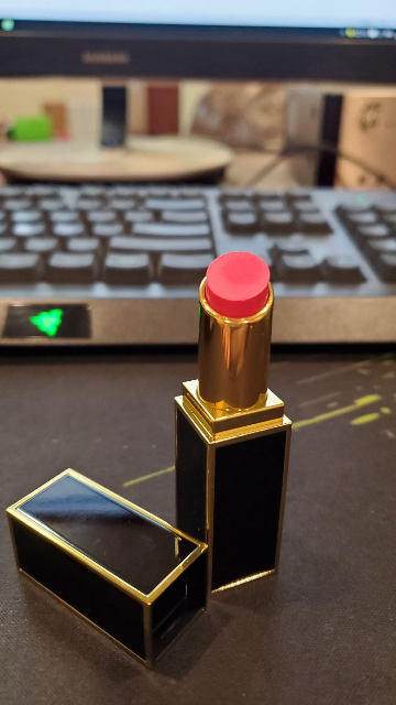 tom ford汤姆福特 tf口红黑金黑管 水亮润唇膏04#玫红色 3.