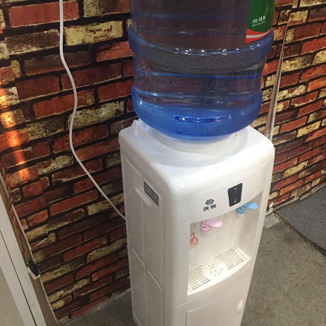 沃牧饮水机家用小型迷你温热型立式饮水器立式饮水机