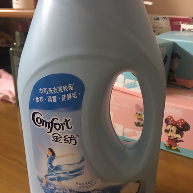金纺衣物柔顺剂清新柔顺衣物护理剂1l倍感柔软舒适清新怡人联合利华