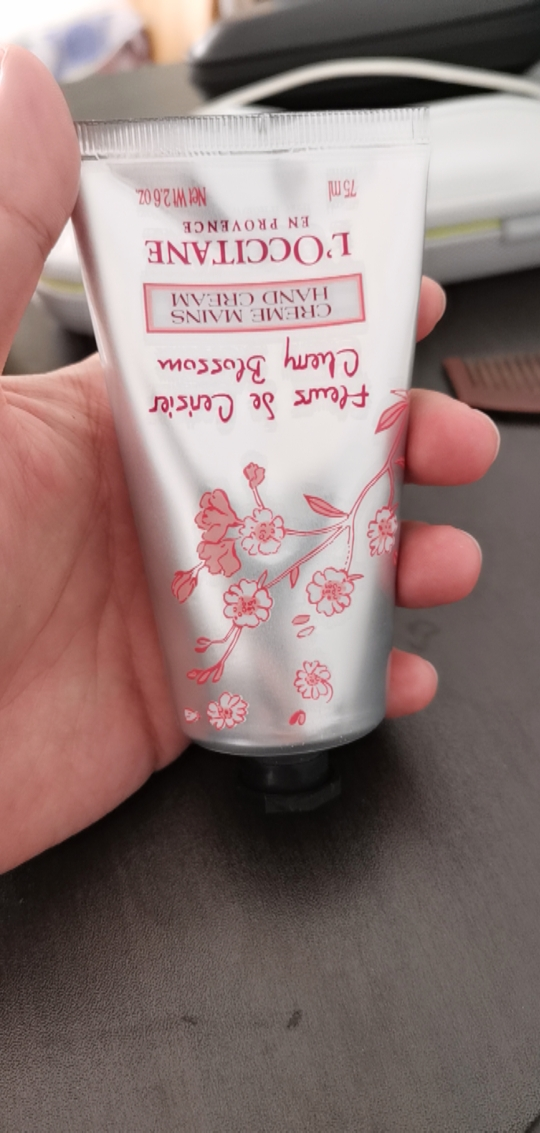 loccitane 欧舒丹 甜蜜樱花润手霜 75ml 护手霜晒单图