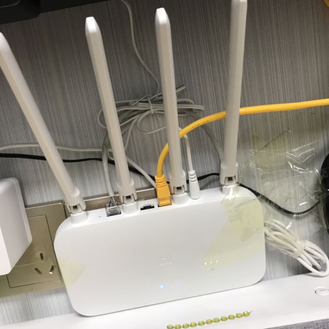 小米mi小米路由器4c300mbps无线路由器wifi家用穿墙智能防蹭网高速