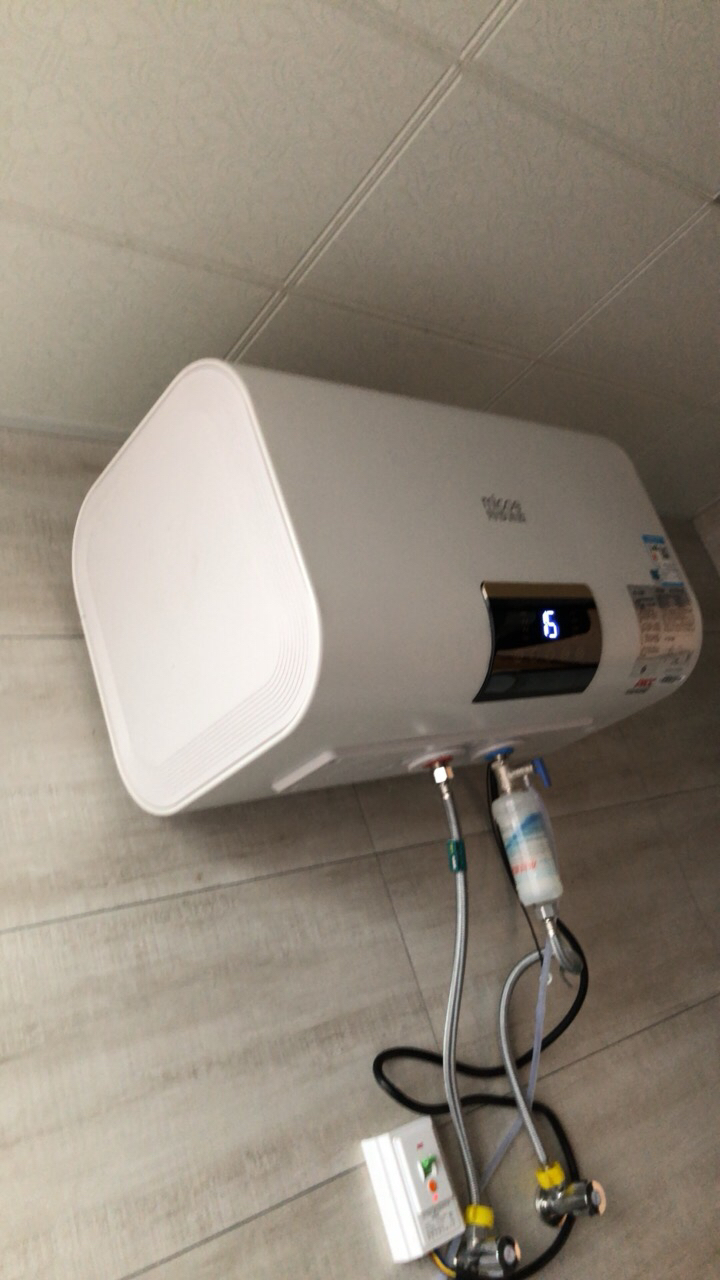 储水式电热水器超薄