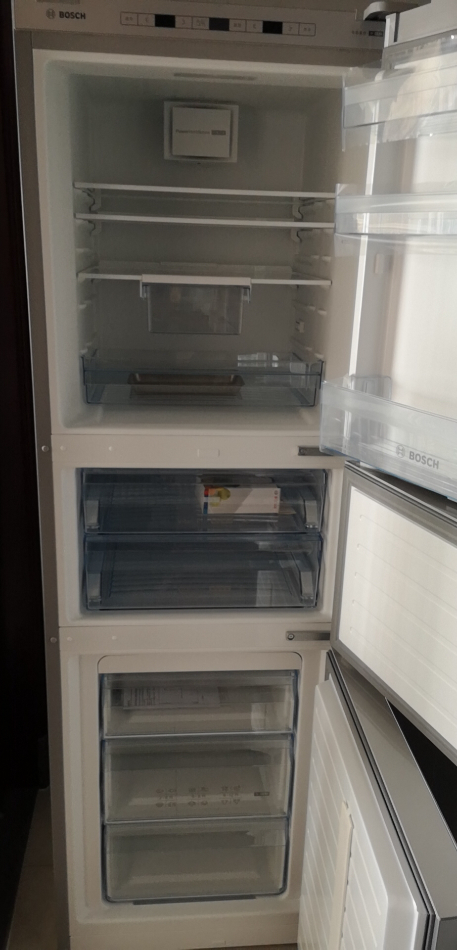 博世(bosch) 274升三门大容量电冰箱 混冷无霜 维他保鲜 玻璃门设计