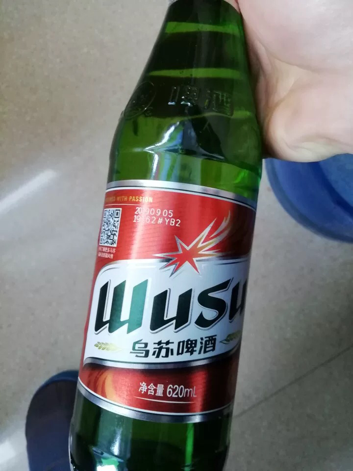 空瓶乌苏啤酒照片图片