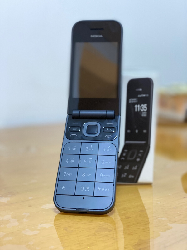 诺基亚(nokia)诺基亚2720 黑色 双卡双待 经典复刻 翻盖手机 4g热点