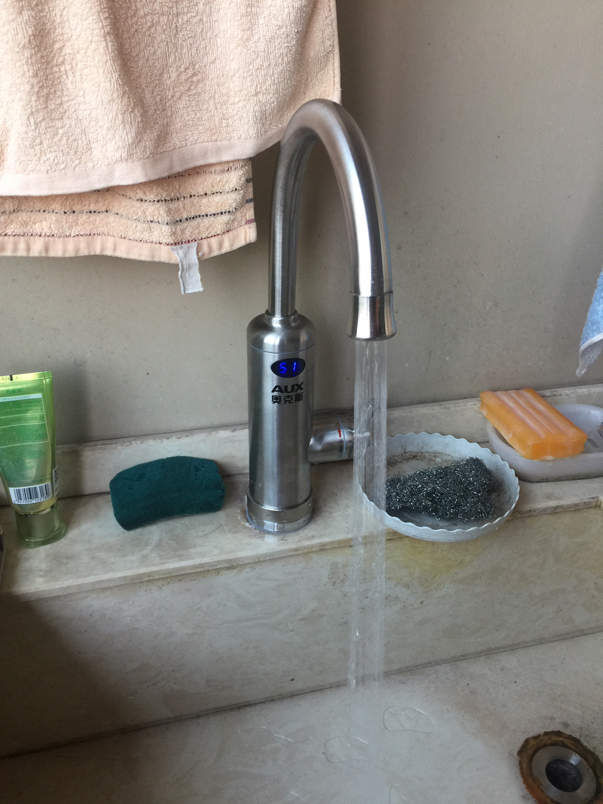 不锈钢机身 大弯(下进水)厨房冷热两用小厨宝 速热即热式电热水器 sg