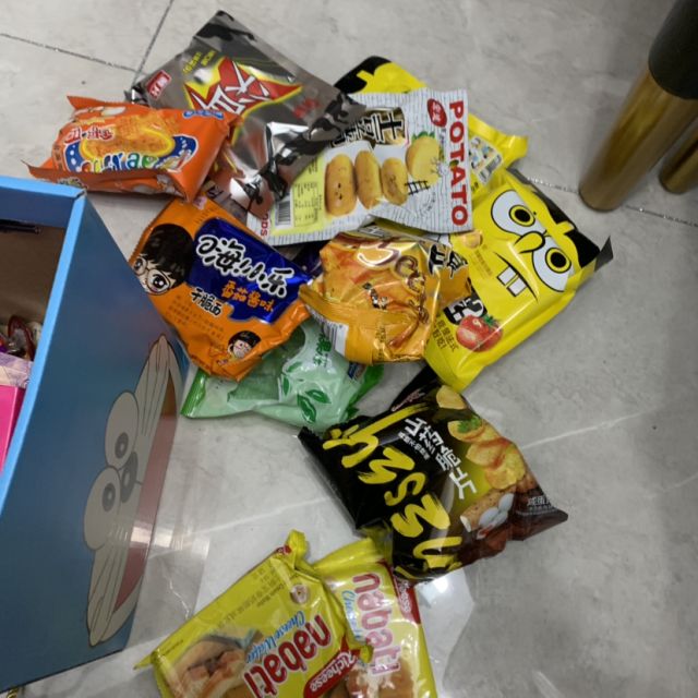 整箱100包袋装零食大礼包网红超大一箱猪饲料礼盒送男女朋友儿童节日