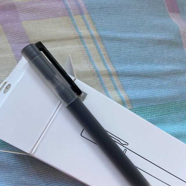 > 小米(mi) 小米巨能写中性笔 10支装商品评价 > 很顺滑