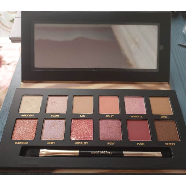 完美日记perfectdiary探险家十二色动物眼影盘小猪盘12色眼影