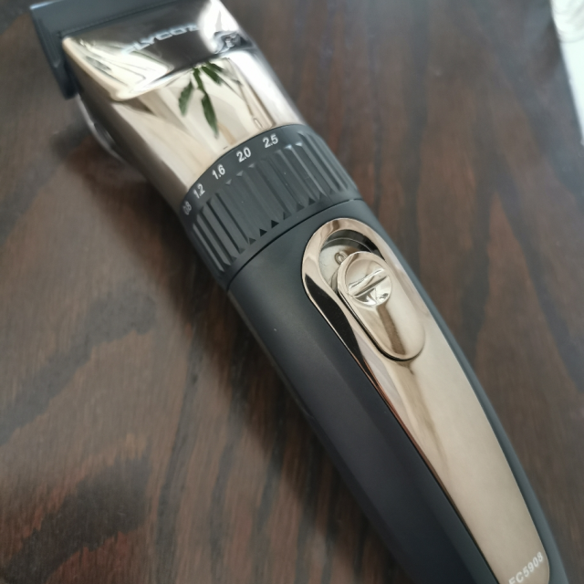 飞科(flyco) fc5908充插两用持久续航智能液晶电量显示5档微调剪发