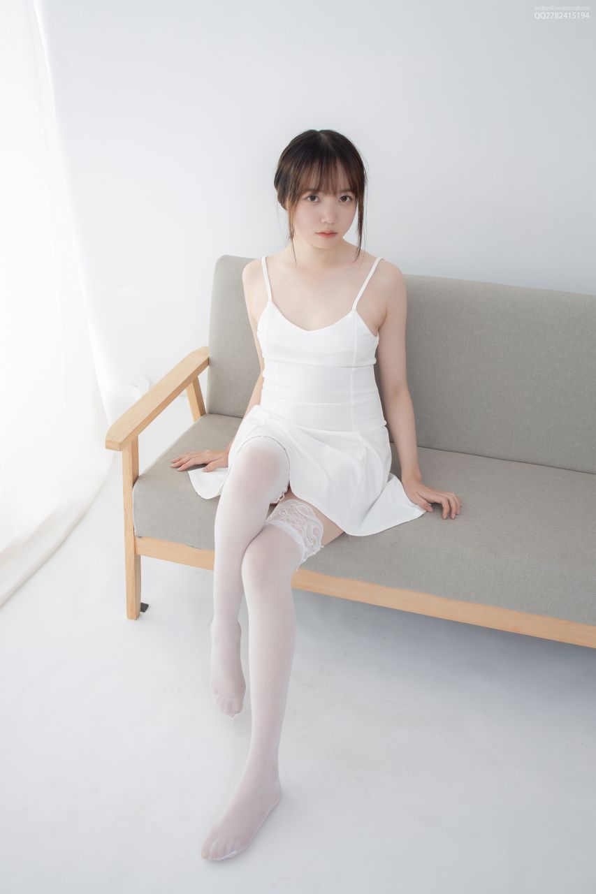 【森萝财团】 森萝财团写真 – JKFUN-044 百圆定制1-5 白色吊带裙 Aika [34P-1V-2.28GB] JKFUN系列 第3张