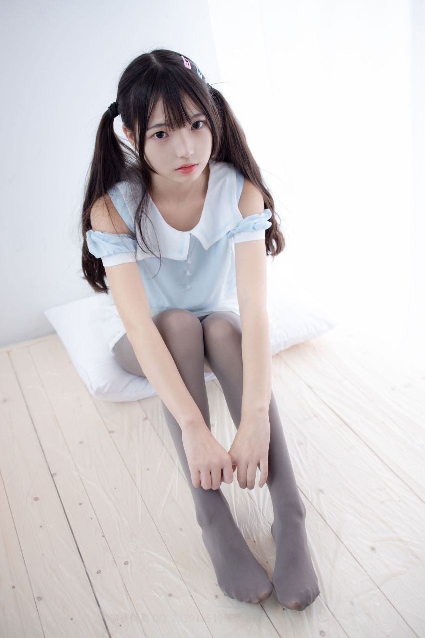 【森萝财团】森萝财团写真 – X-054 80D灰丝踩物 [86P-1V-1.99GB] X系列 第5张