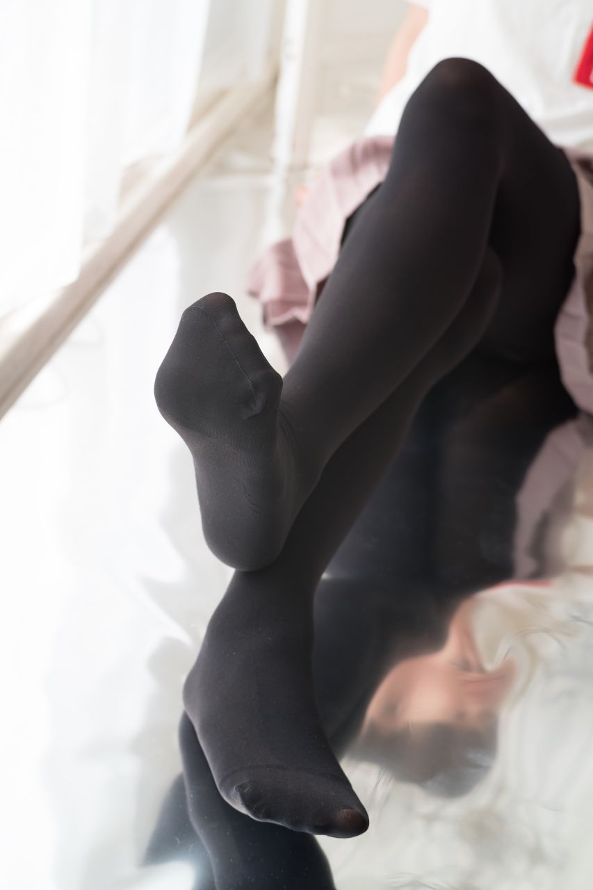 【森萝财团】森萝财团写真 - R15-029 慢慢脱下你的黑丝 [78P-417MB] R15系列 第2张