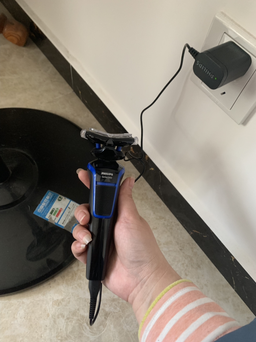 飞利浦(philips)电动剃须刀s528 双刀头充电旋转式男士剃须刀 顺翼