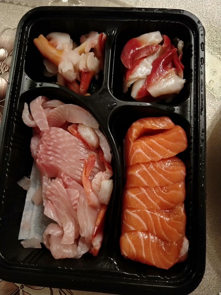 怡鲜来 进口冰鲜三文鱼刺身拼盘500g 日式新鲜五款生鱼片 北极贝甜虾