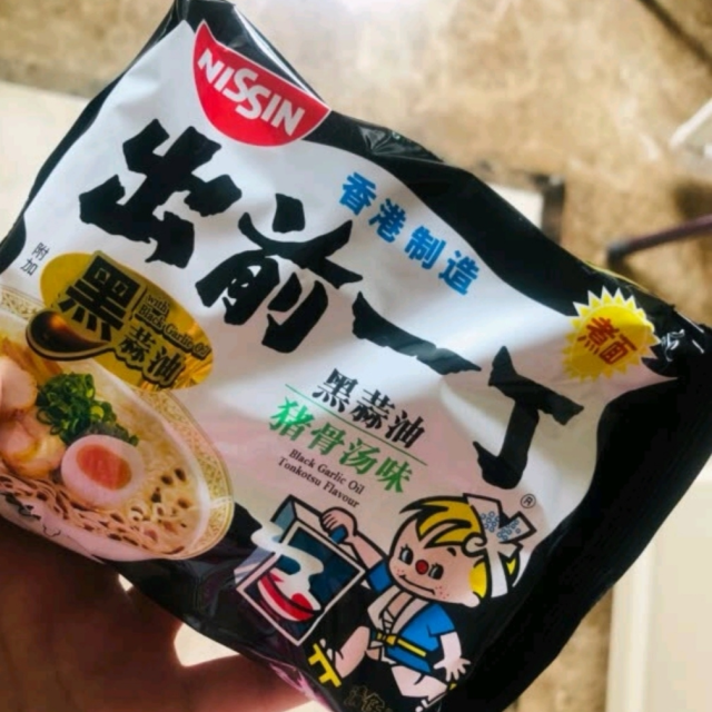 日清出前一丁黑蒜油豬骨湯味方便麵100g