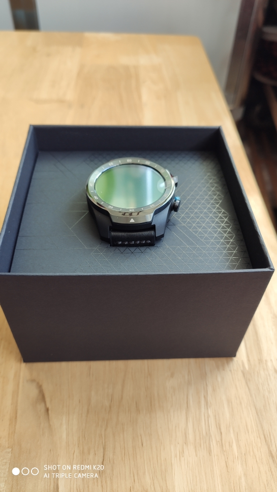 ticwatch pro 4g版 幻影黑 创新双层屏 续航30天 esim卡通话 心率监测