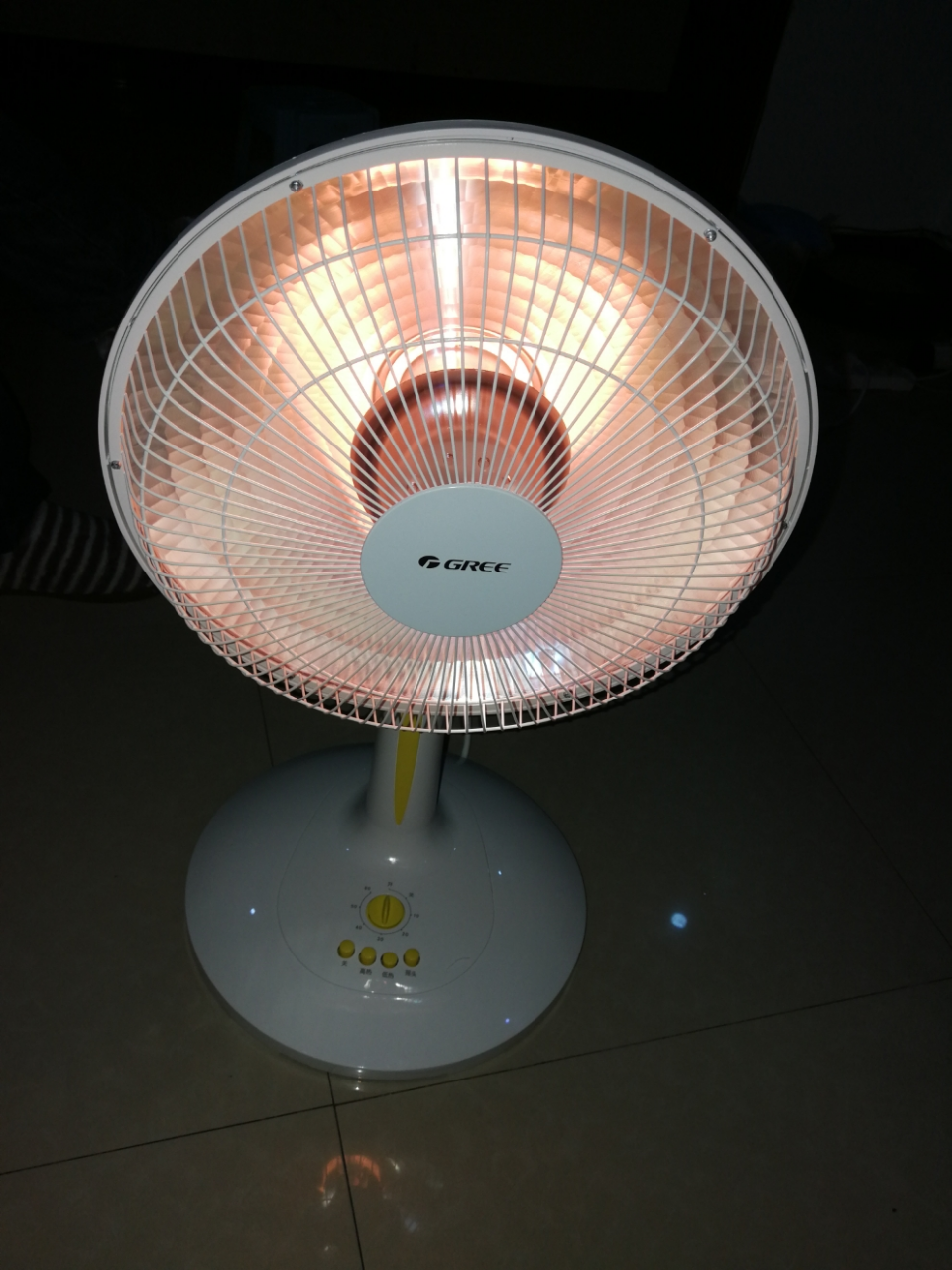 格力(gree)取暖器 家用小太阳速热柔光电热扇 摇头送暖烤火炉 台地