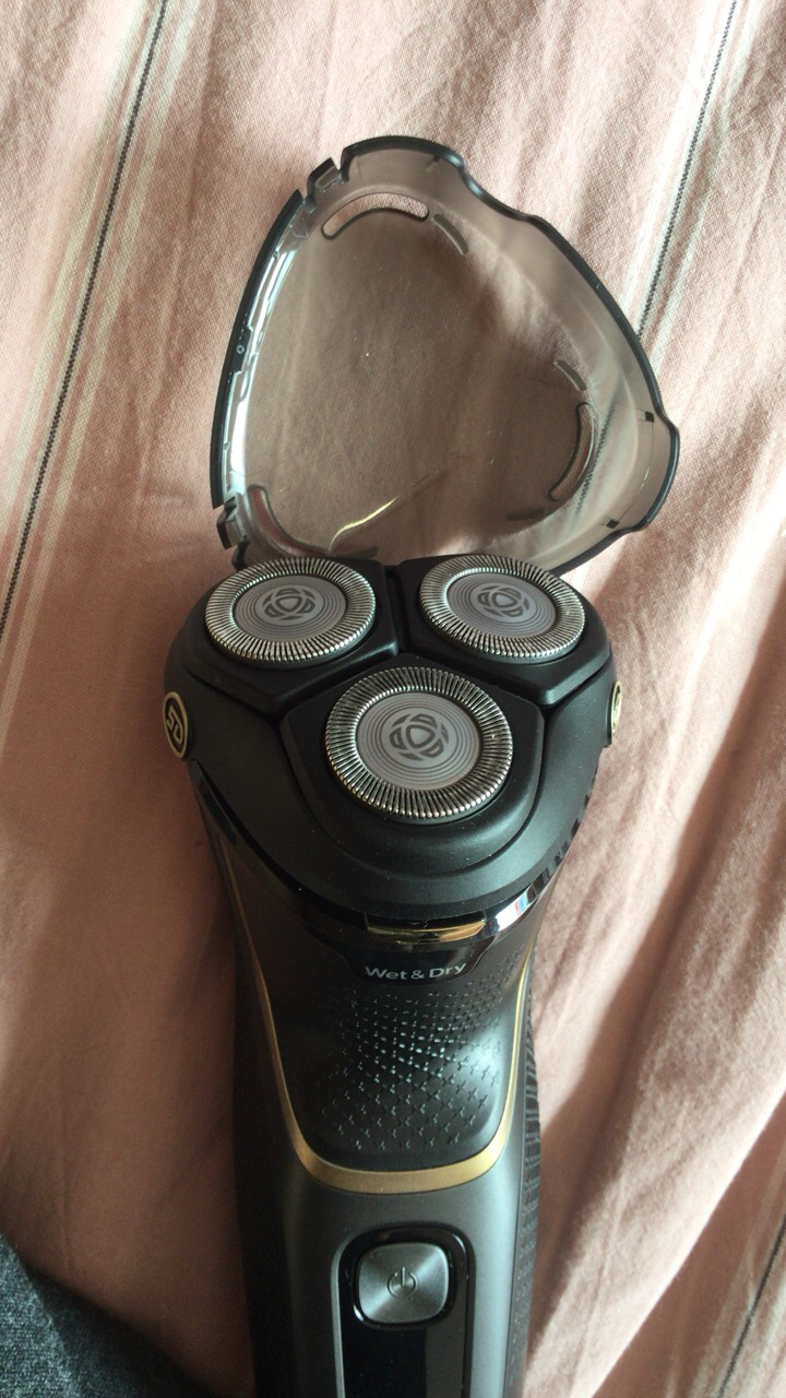 飞利浦多功能剃须刀