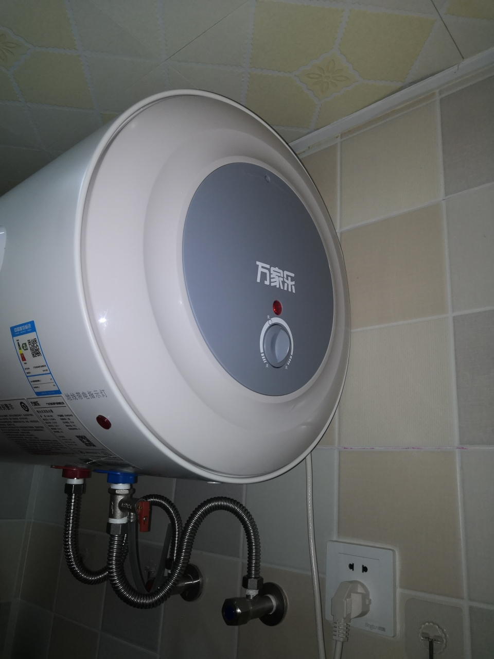2100w大功率速热 经济节能 加热管下潜式结构 电热水器d40-dn1晒单图