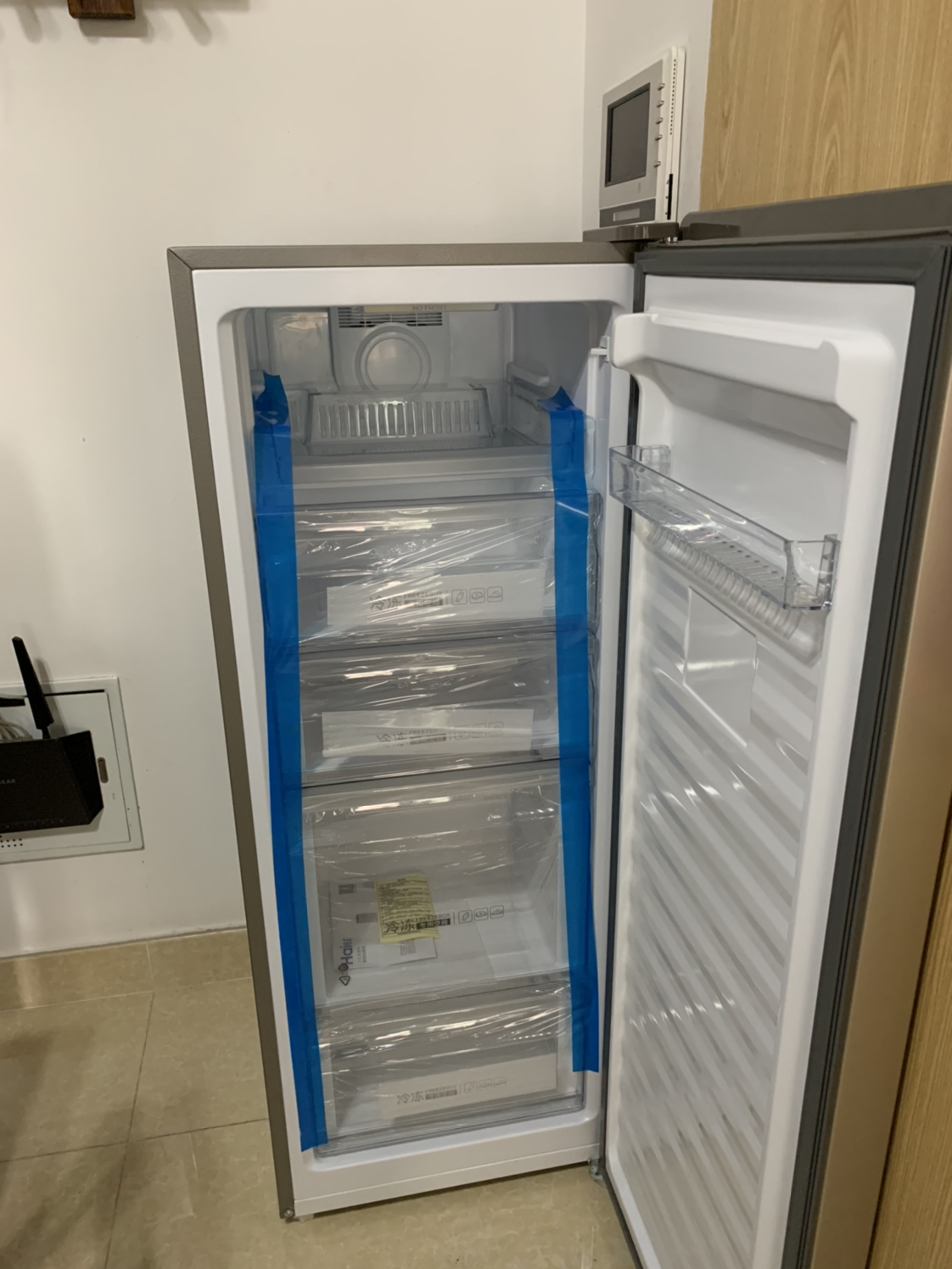 海尔(haier)151升 立式冷柜 风冷无霜 精储不占地 电脑精控 家用立式