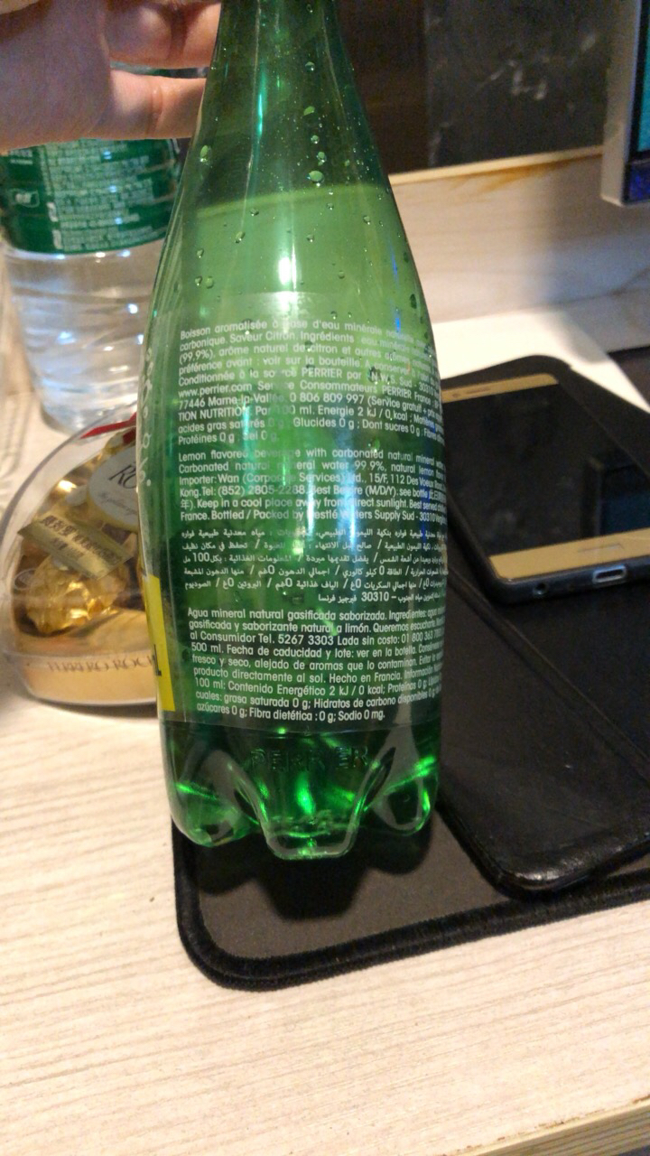 【产自法国】巴黎水(perrier)天然气泡矿泉水(柠檬味)塑料瓶装 500ml*