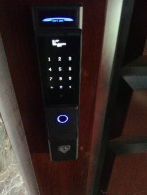防盗门智能指纹密码锁