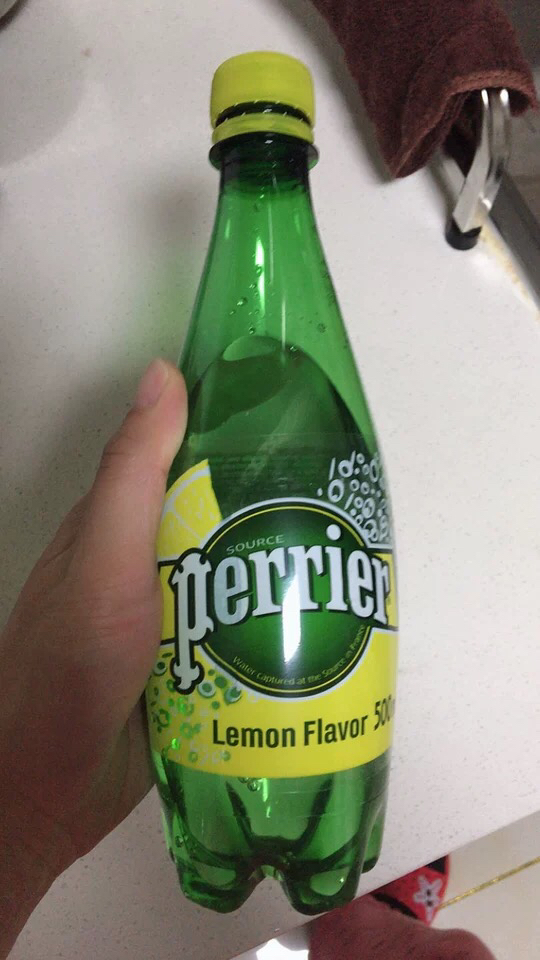 【产自法国】巴黎水(perrier)天然气泡矿泉水(柠檬味)塑料瓶装 500ml*