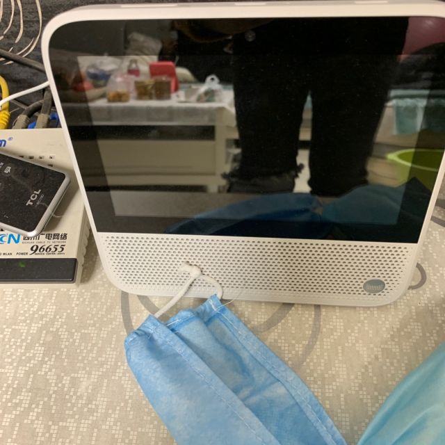 天猫精灵ccl带屏智能音箱音响家庭智慧屏白色