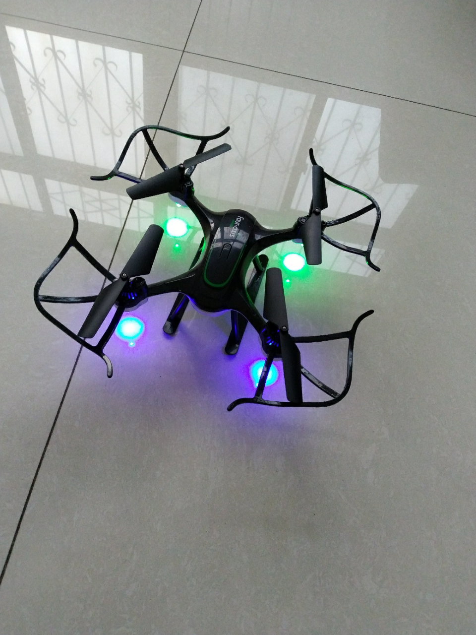 dwi 300w航拍器无人机无线遥控飞机大型无人直升航模四轴飞行器可充电