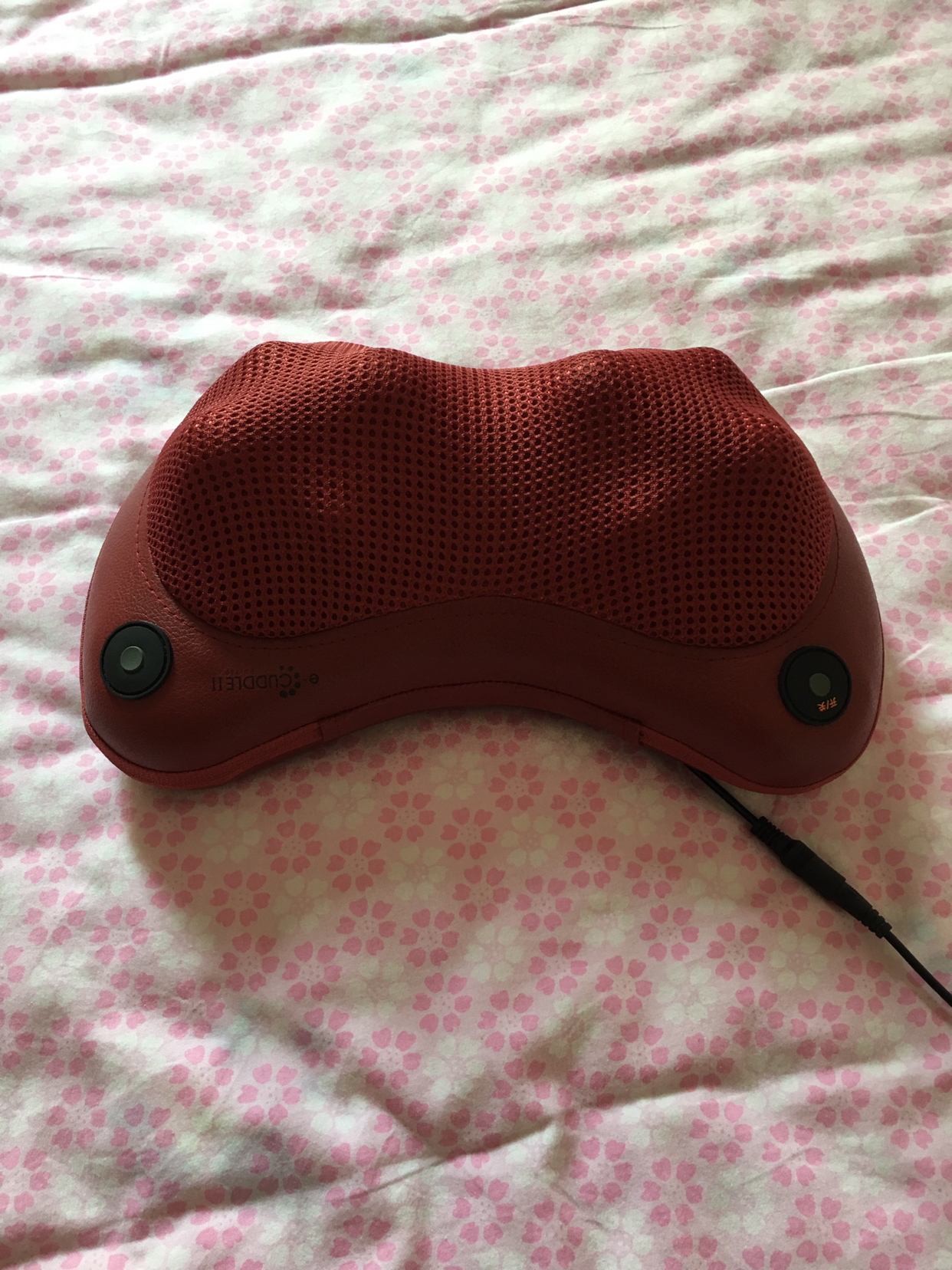 oto颈椎按摩器肩颈腰背肩部多功能家用车载按摩枕加热揉捏eu288 红色