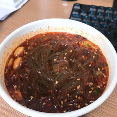 谈小爱酸辣粉桶装小黑桶整箱6桶正品重庆网红方便速食红薯粉丝