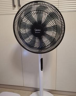 美的(midea)电风扇sdd35pe家用台式落地扇立式电扇静音台扇宿舍卧室