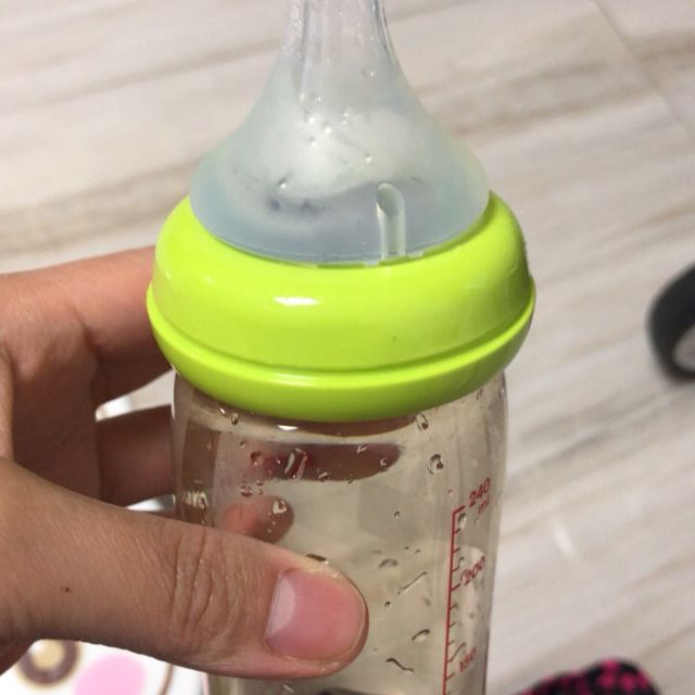 贝亲pigeon自然实感宽口径ppsu奶瓶240ml配l奶嘴绿色旋盖lsizeaa93