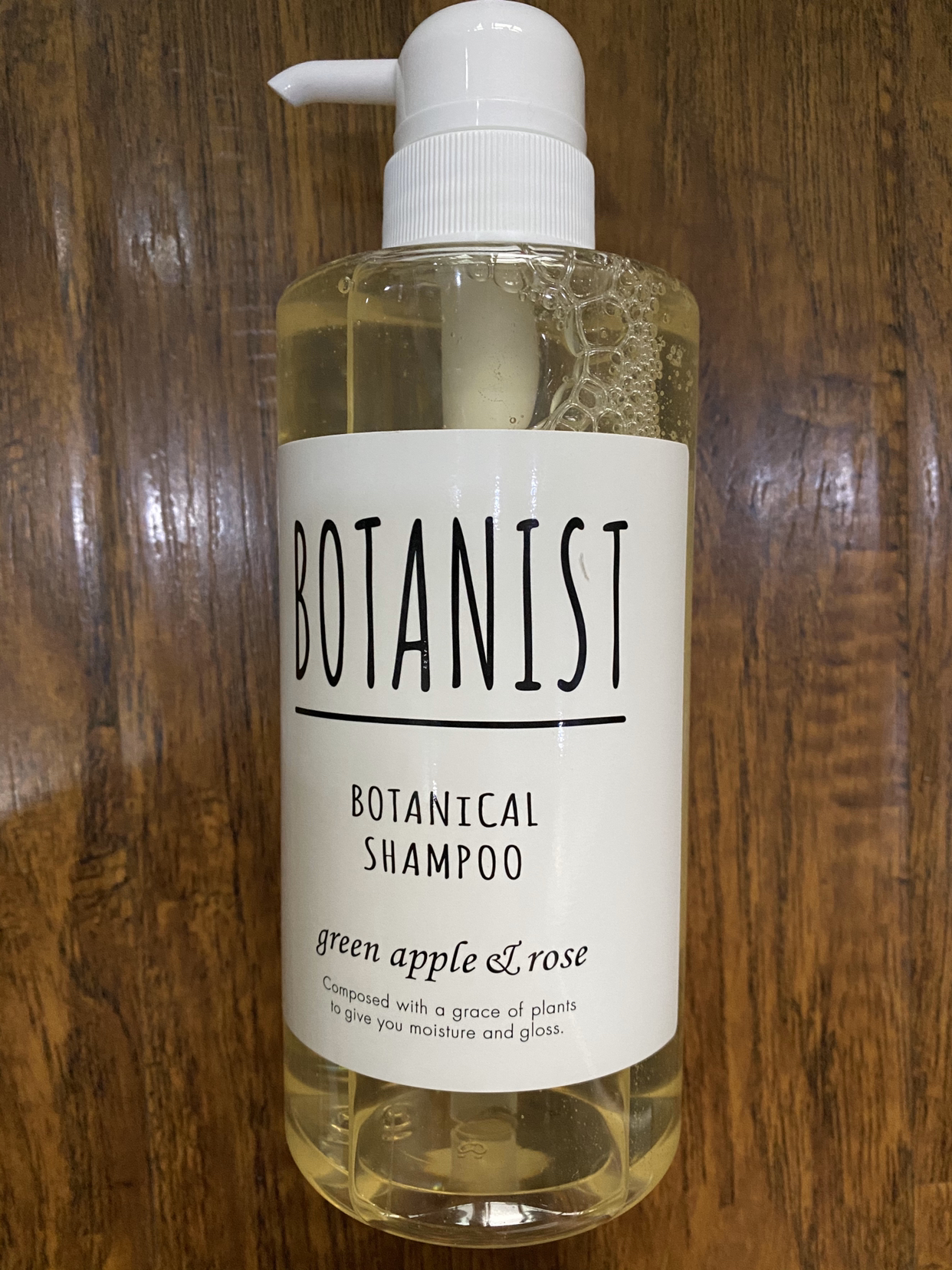 这瓶洗发水是在买了同品牌自用的洗发水后,发现很好用,而且苏宁国际做