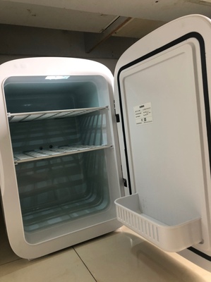 宿舍小冰箱学生