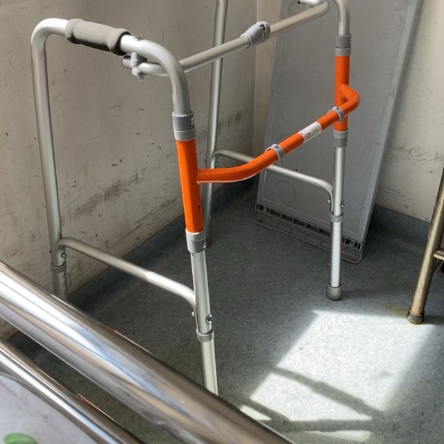 鱼跃yu710a四脚老人助步器拐杖康复助力架可折叠辅助走器