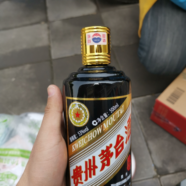 飞天53vol500ml贵州茅台酒带杯2020年产新老包装发货酱香型白酒