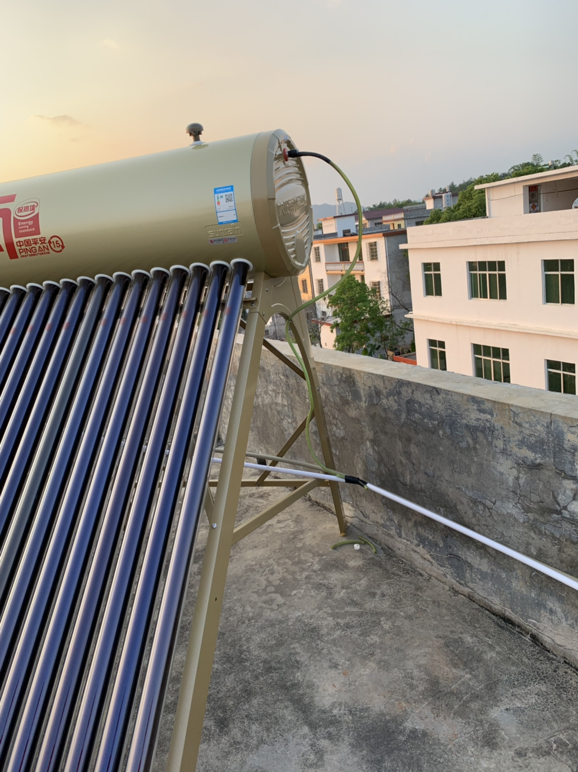 太阳能热水器全球阳光_热水速达器_太阳公元热水价格