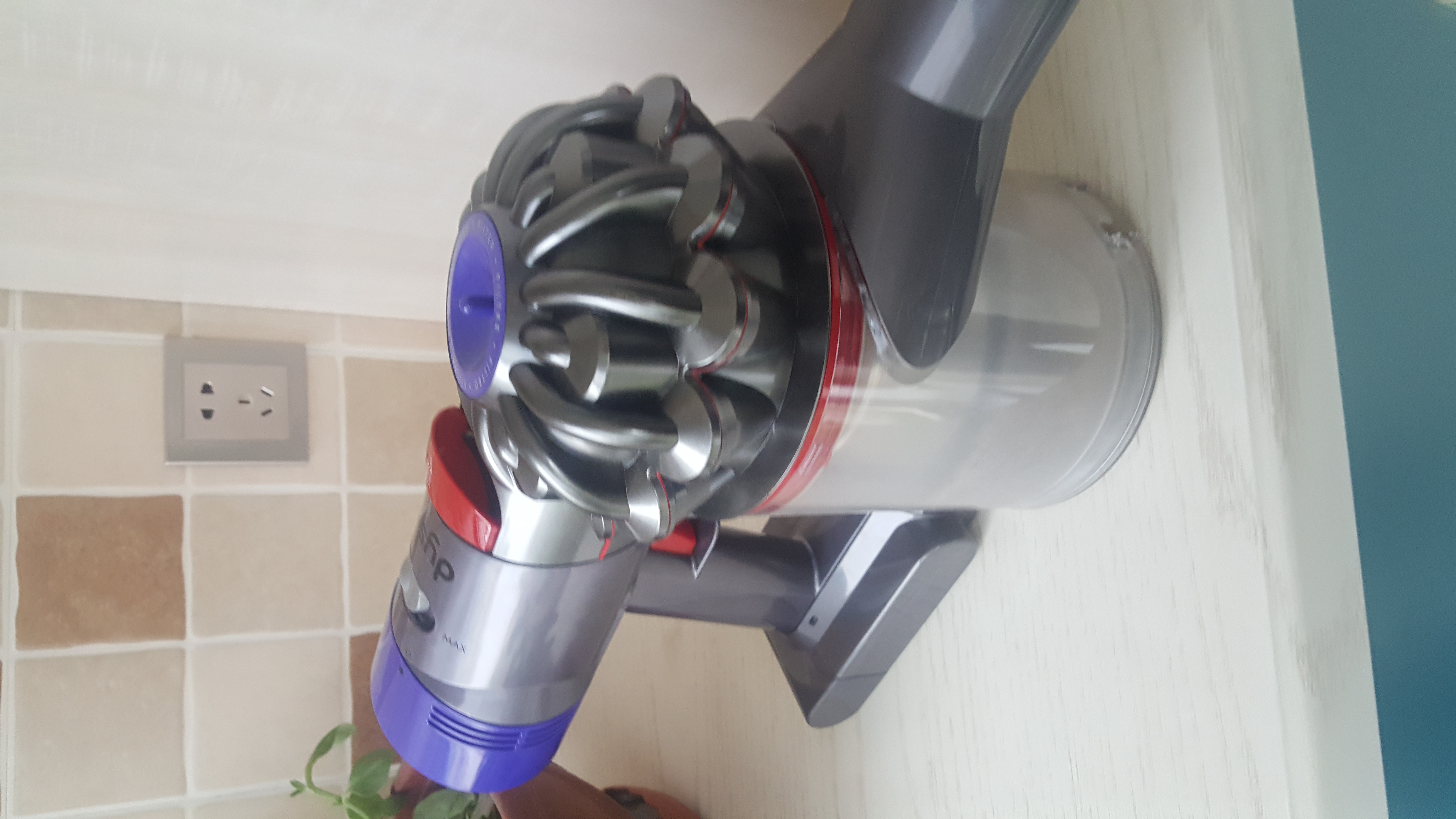 戴森(dyson)无绳吸尘器 v7 fluffy 20分钟地面续航 扫地机 整机过滤