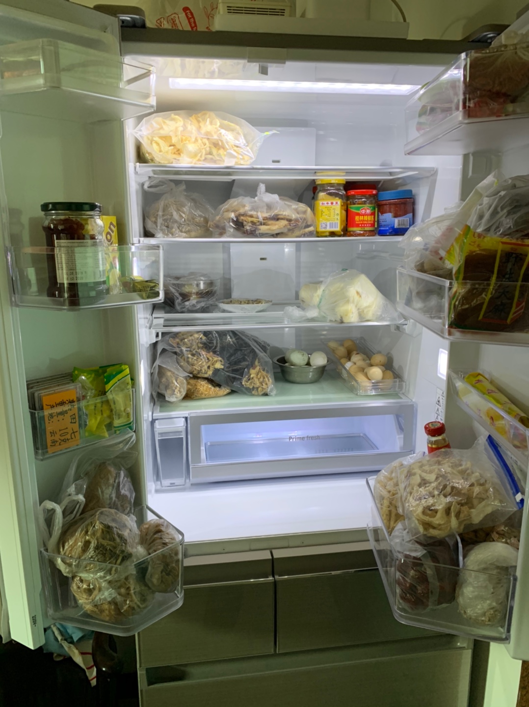 抽屉推拉用料极致很顺滑内部空间很大设计完美冰箱从来只认松下不后悔