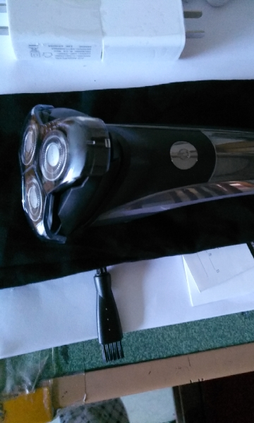 飞科(flyco)电动剃须刀 fs312新品 充电式三头浮动刮胡刀 全身水洗