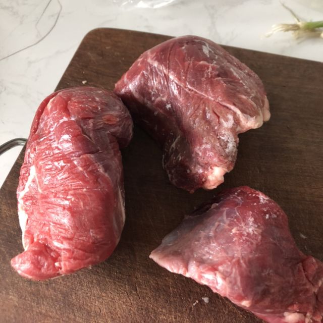 有检疫证牛腱子肉2斤新鲜牛肉